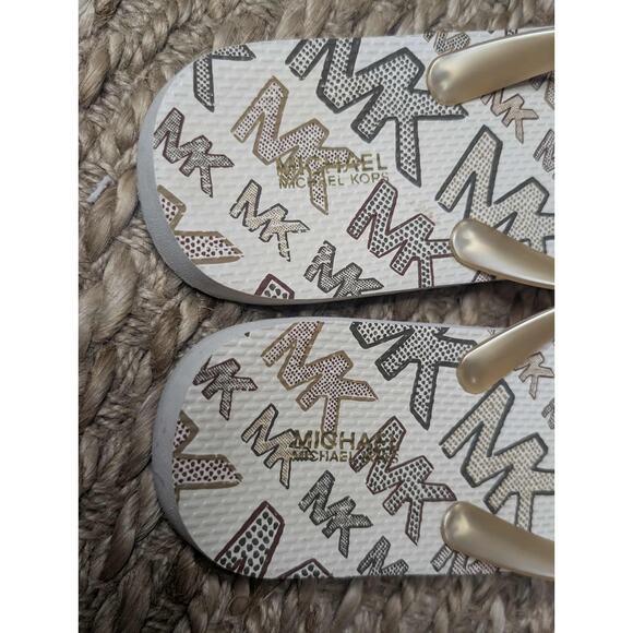 MICHAEL KORS MK FLIP FLOPS JET SET PRINT PVC GOLD SANDALS Size 9 - Picture 8 of 10